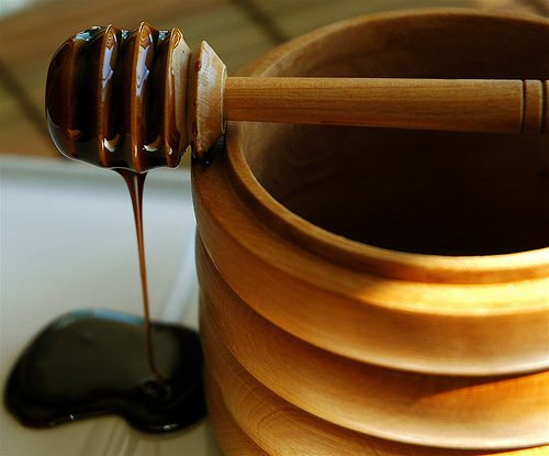 العسل الاسود وفوائده