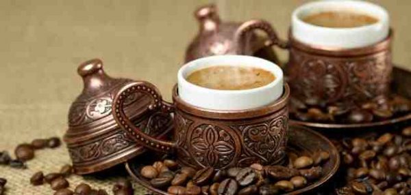 تتسبب القهوة العربية في ارتفاع ضغط الدم