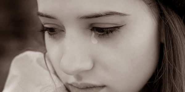 تفسير رؤية البكاء الشديد فى المنام للفتاة العزباء