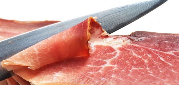 تفسير حلم تقطيع اللحم النيء بالسكين