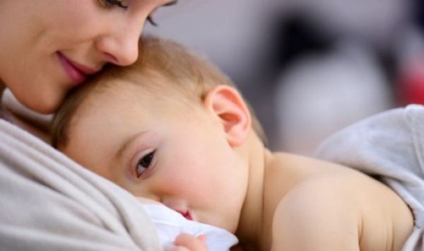 كيفية زيادة فترة الرضاعة دون نزول الدورة الشهرية