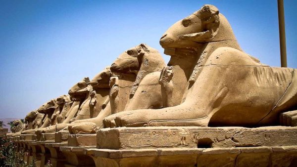 بحث عن اهمية السياحة فى مصر كمصدر للدخل القومى