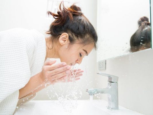 تفسير رؤية غسل الوجه بماء زمزم في المنام