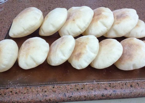 خطوات طريقة عمل الخبز في البيت بدون فرن