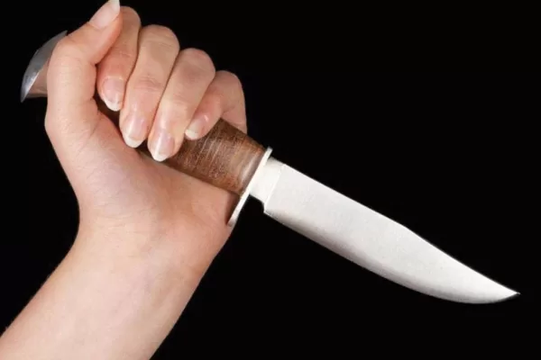 تفسير حلم شخص يحاول قتلي بسكين للحامل
