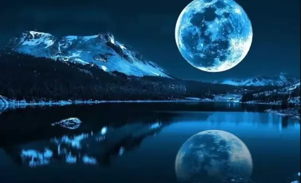 تفسير حلم رؤية القمر كبير وقريب للعزباء